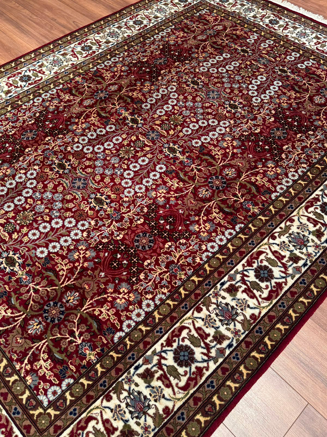 Hereke Yedi Dağın Çiçeği Orijinal El Dokuması Kırmızı Krem Yün Halı 176x243 4.28 Metrekare - 5x8 ft