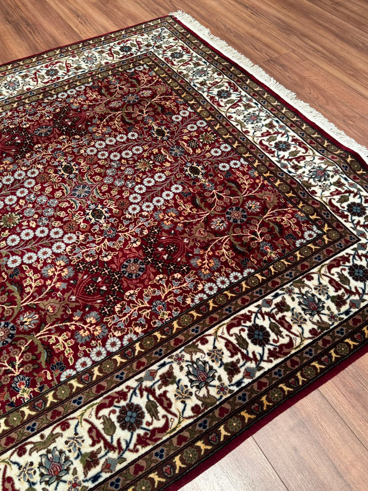 Hereke Yedi Dağın Çiçeği Orijinal El Dokuması Kırmızı Krem Yün Halı 176x243 4.28 Metrekare - 5x8 ft