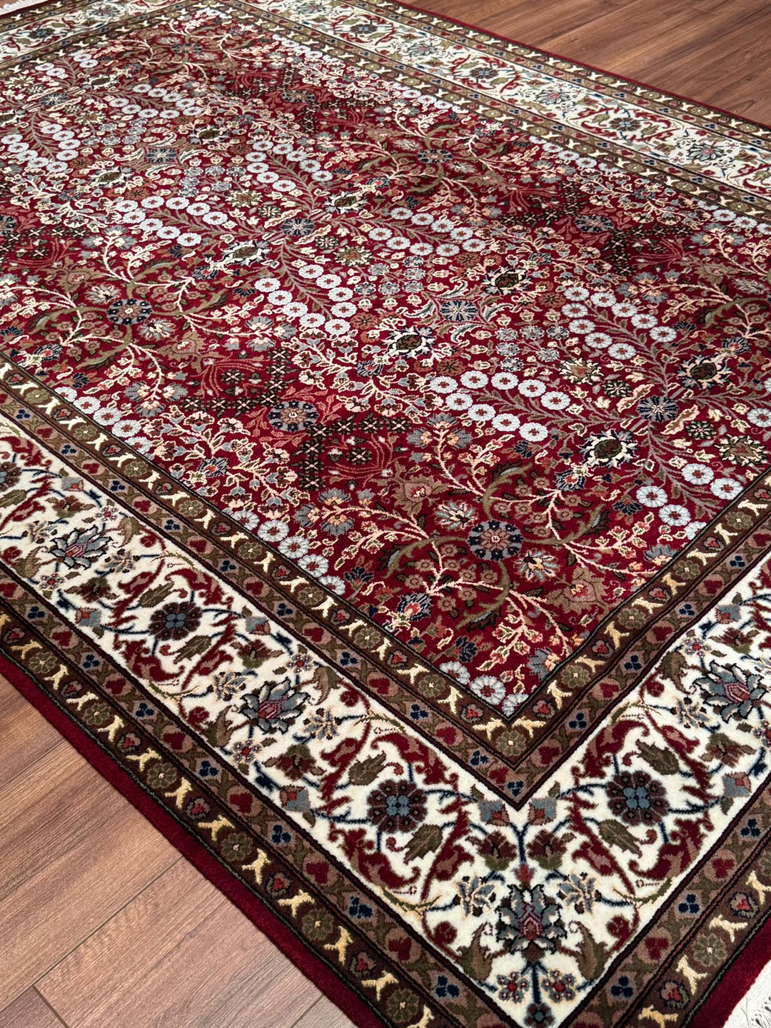 Hereke Yedi Dağın Çiçeği Orijinal El Dokuması Kırmızı Krem Yün Halı 176x243 4.28 Metrekare - 5x8 ft
