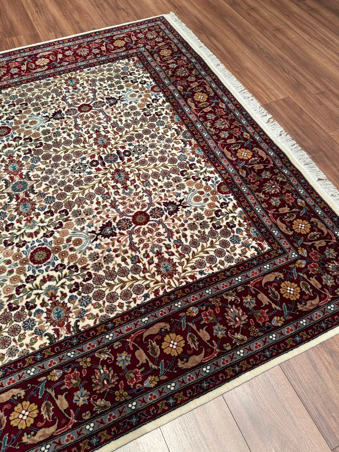 Hereke Yedi Dağın Çiçeği Orijinal El Dokuması Kırmızı Krem Yün Halı 198x288 5.70 Metrekare - 7x10 ft