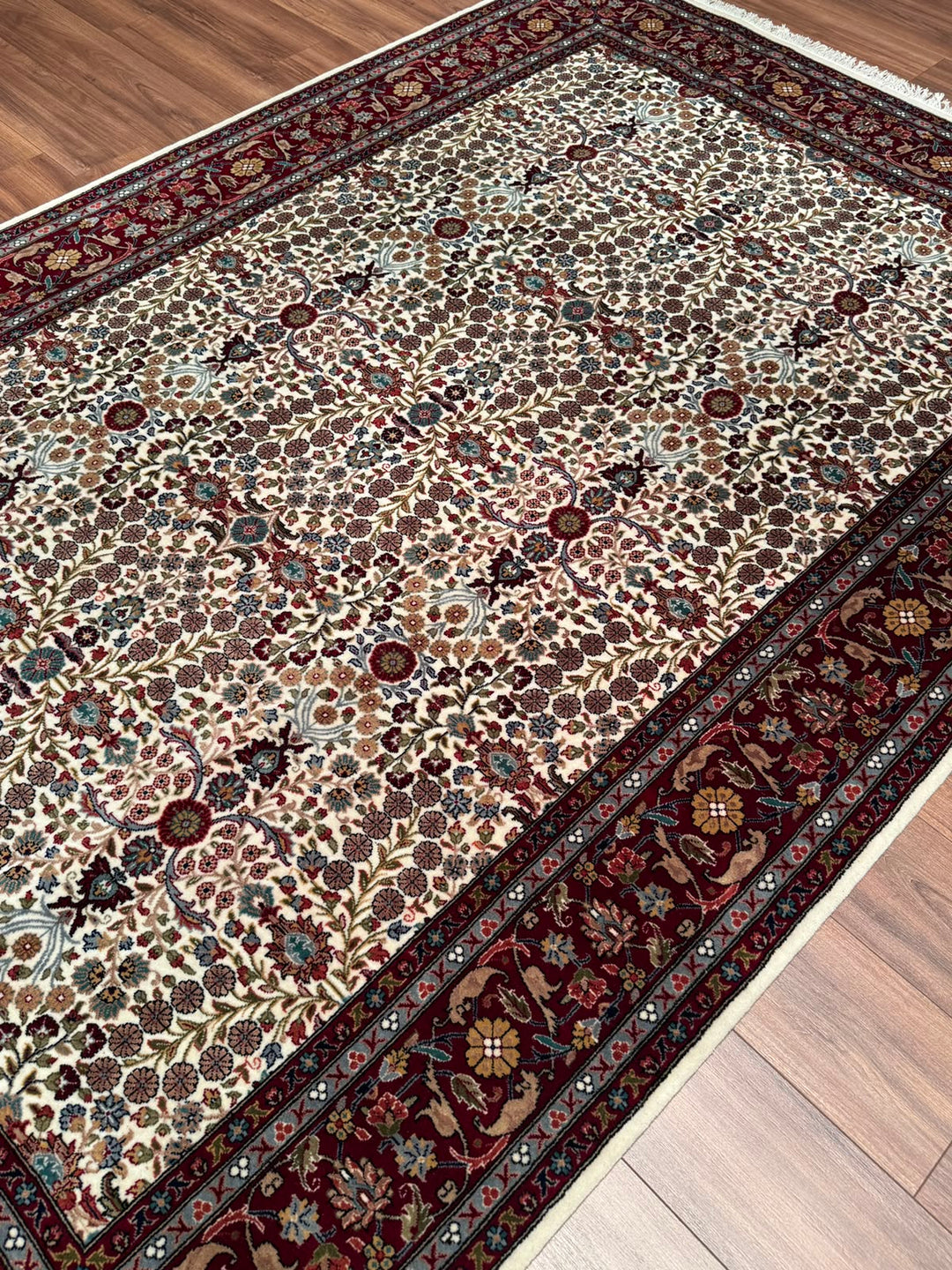 Hereke Yedi Dağın Çiçeği Orijinal El Dokuması Kırmızı Krem Yün Halı 198x288 5.70 Metrekare - 7x10 ft