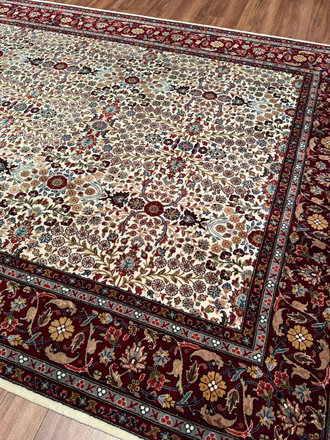 Hereke Yedi Dağın Çiçeği Orijinal El Dokuması Kırmızı Krem Yün Halı 198x288 5.70 Metrekare - 7x10 ft