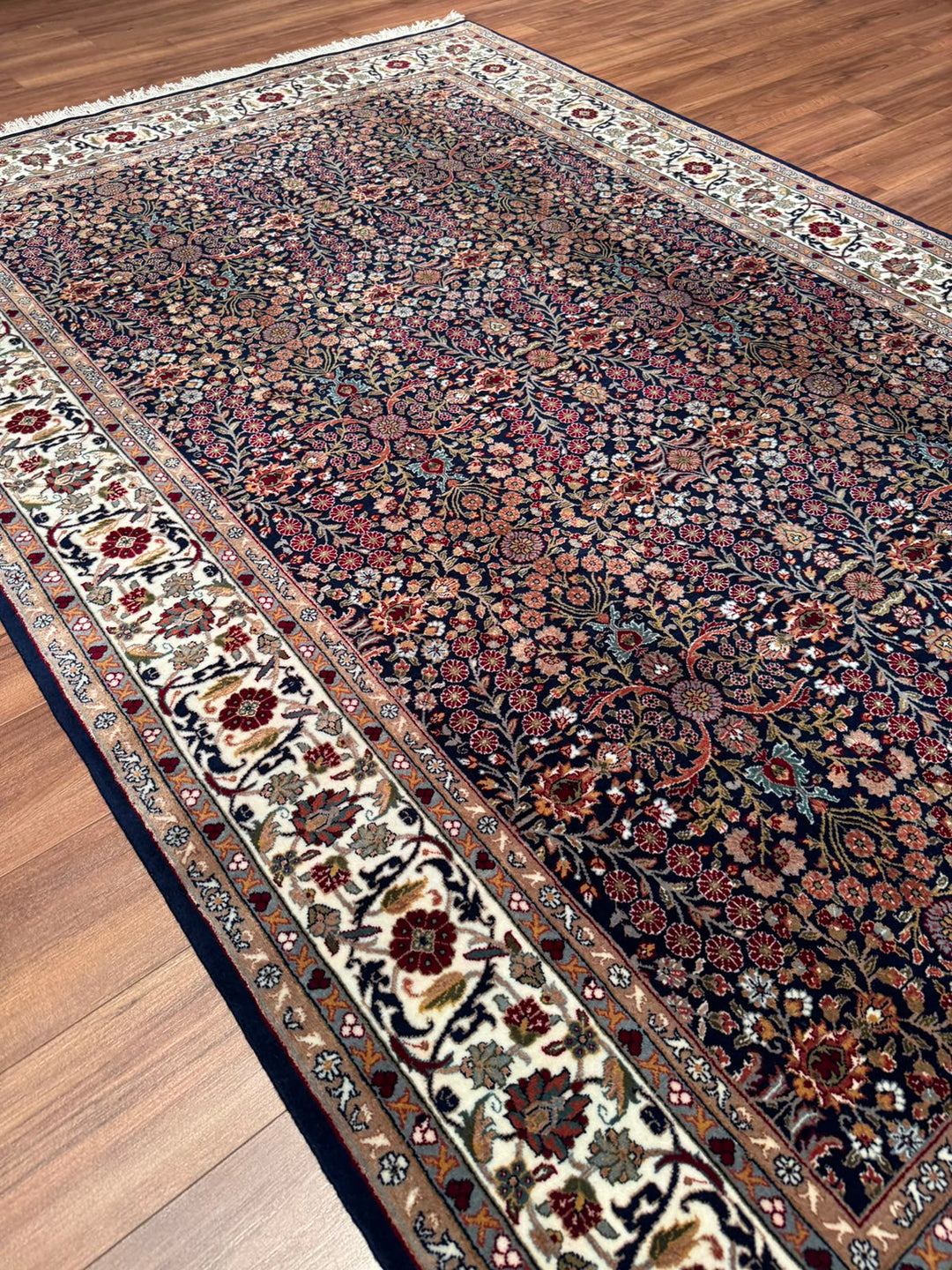 Hereke Yedi Dağın Çiçeği Orijinal El Dokuması Mavi Krem Yün Halı 194x296 5.74 Metrekare - 7x10 ft