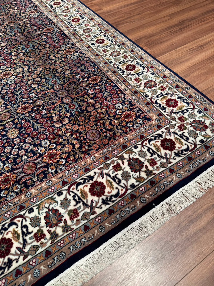Hereke Yedi Dağın Çiçeği Orijinal El Dokuması Mavi Krem Yün Halı 194x296 5.74 Metrekare - 7x10 ft
