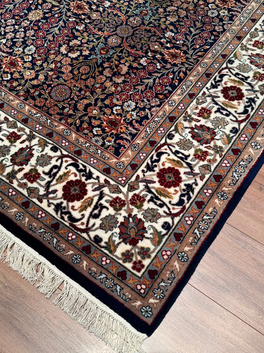 Hereke Yedi Dağın Çiçeği Orijinal El Dokuması Mavi Krem Yün Halı 194x296 5.74 Metrekare - 7x10 ft
