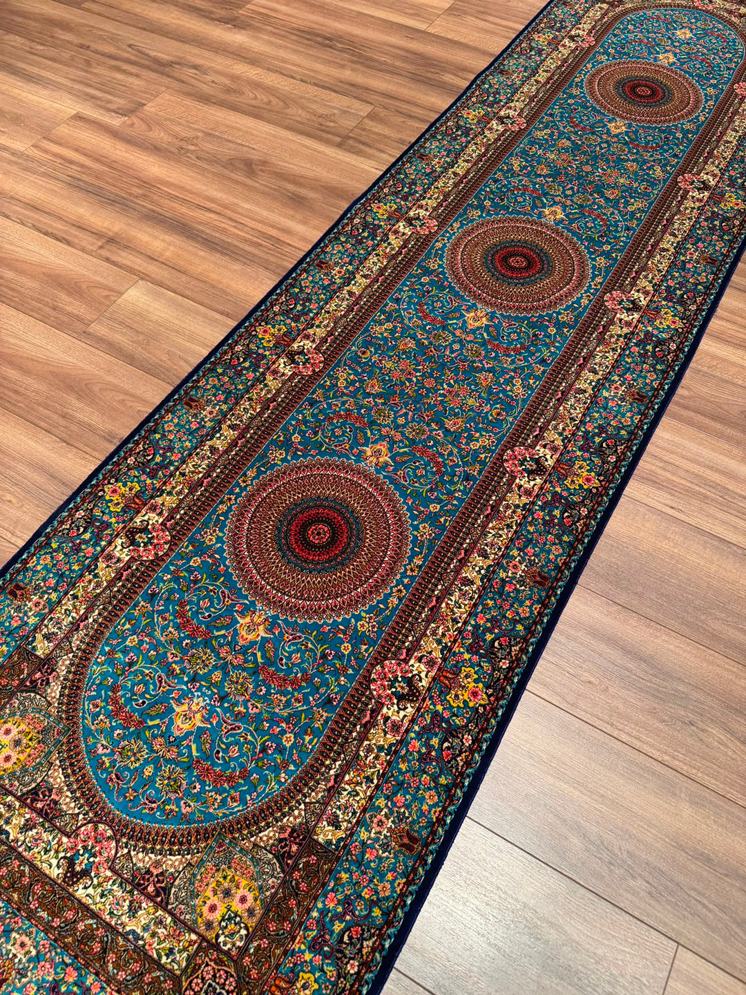 İran Göbekli Madalyon Turkuaz Modal İpeği Halı 0.80x300 2.4 Metrekare - 3x10 ft