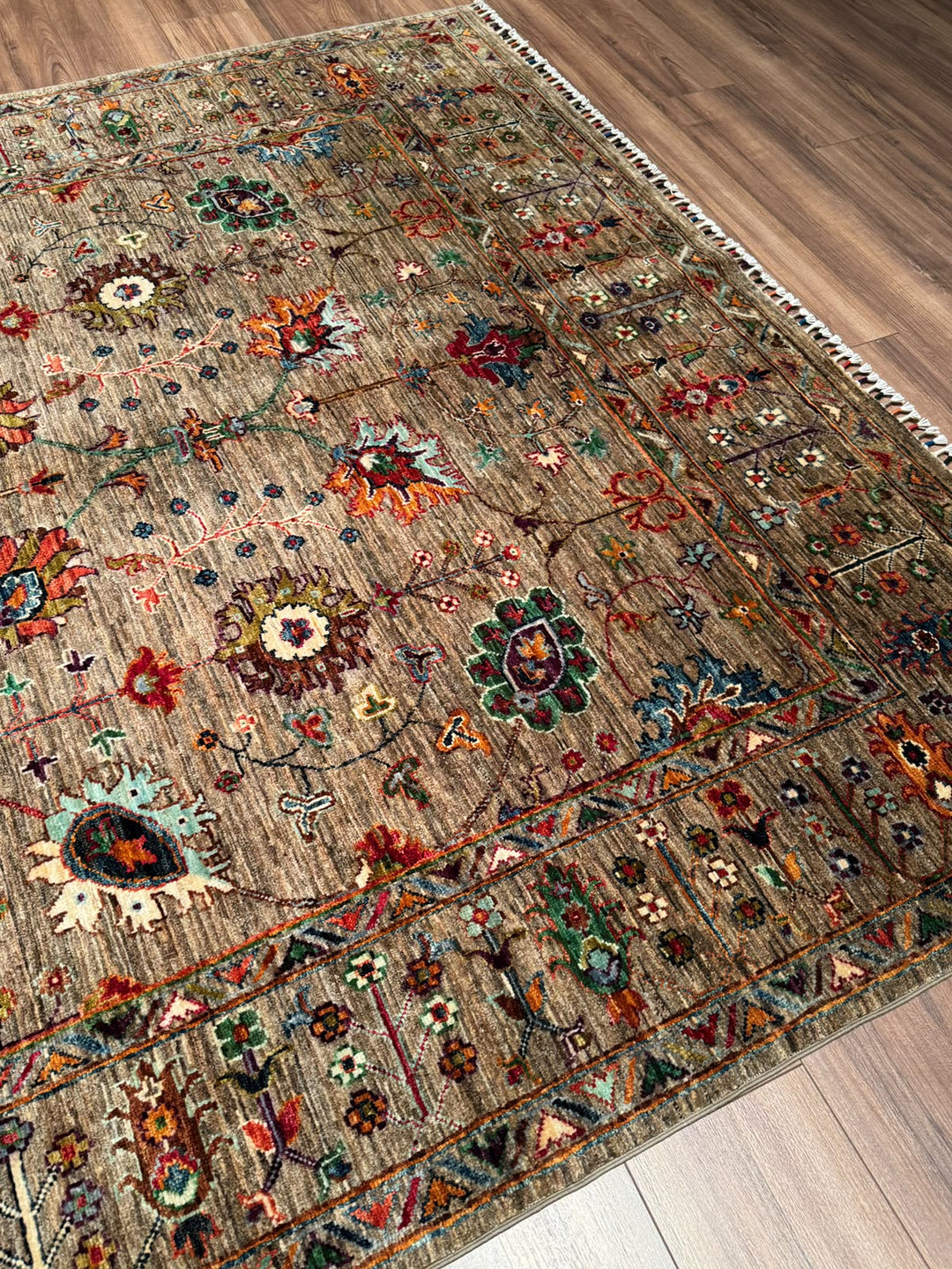 Sultani Çiçekli Orijinal El Dokuması Bej Kök Boya Yün Halı 202x306 6.18 Metrekare - 7x10 ft