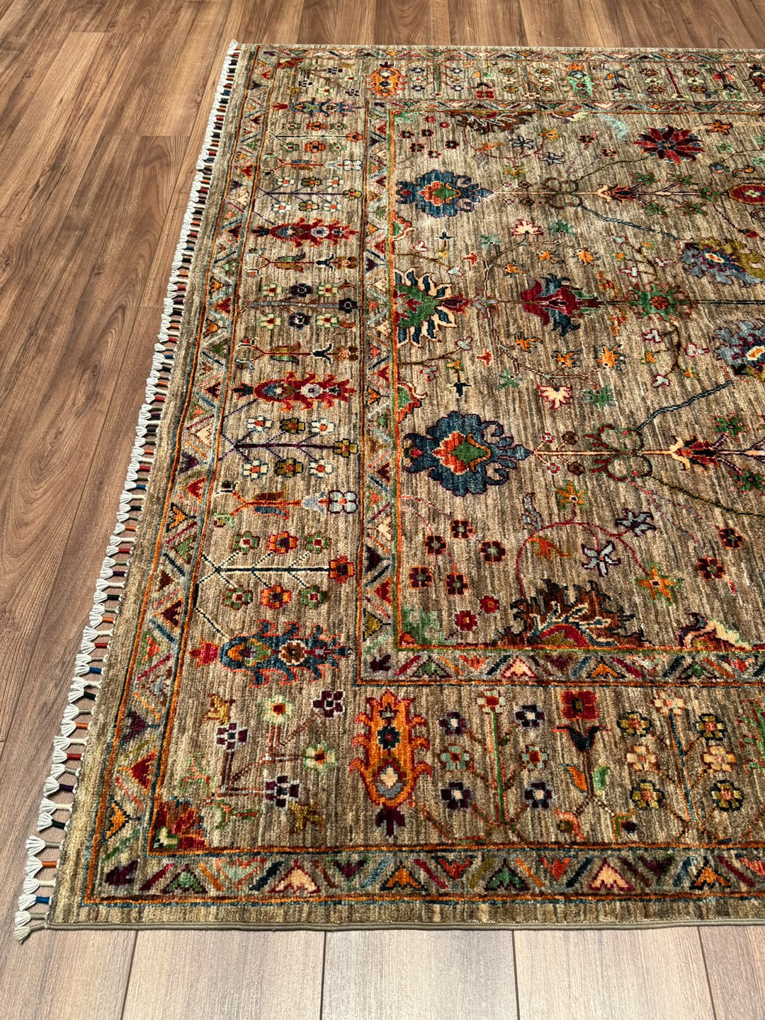 Sultani Çiçekli Orijinal El Dokuması Bej Kök Boya Yün Halı 202x306 6.18 Metrekare - 7x10 ft