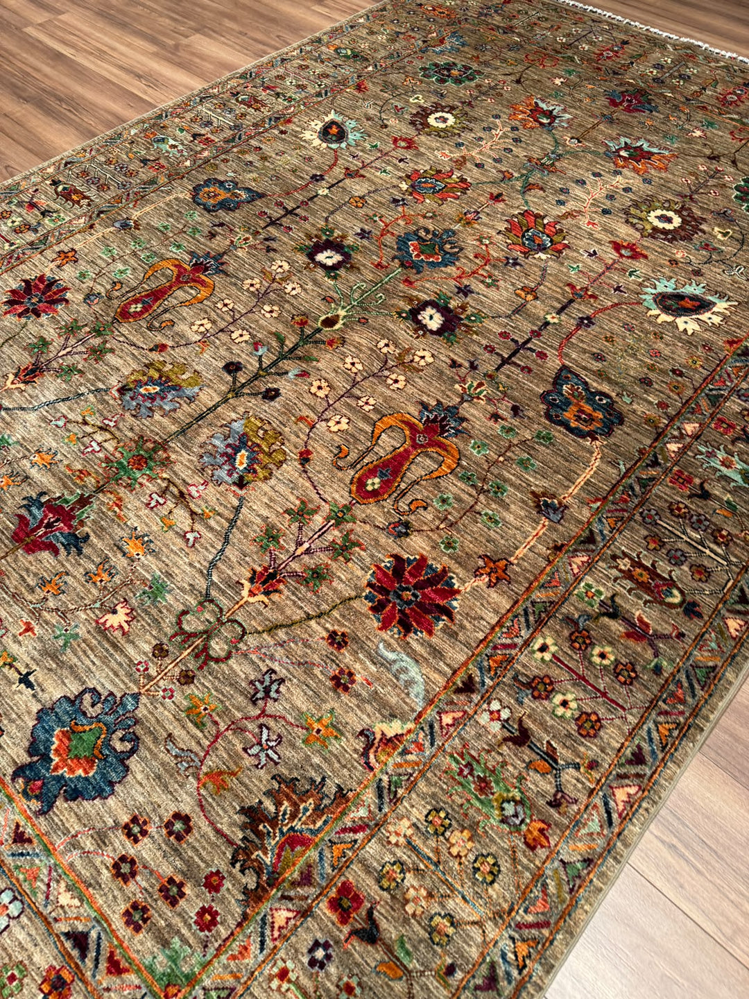 Sultani Çiçekli Orijinal El Dokuması Bej Kök Boya Yün Halı 202x306 6.18 Metrekare - 7x10 ft