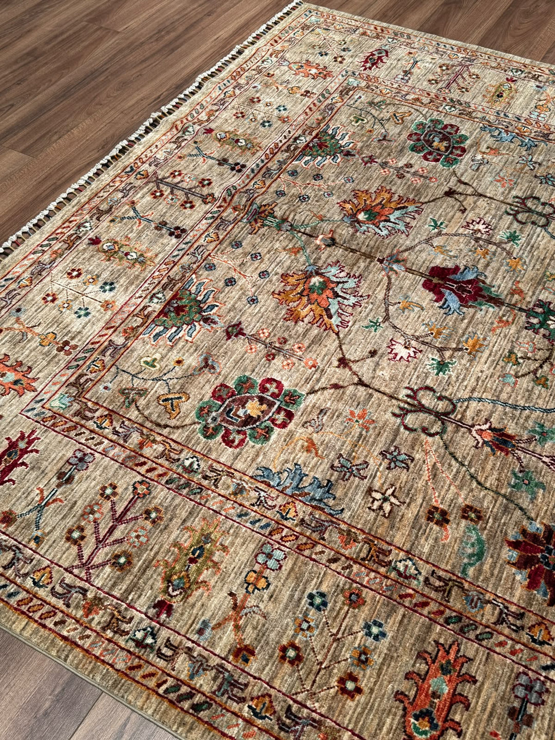 Sultani Çiçekli Orijinal El Dokuması Bej Kök Boya Yün Halı 195x294 5.73 Metrekare - 7x10 ft