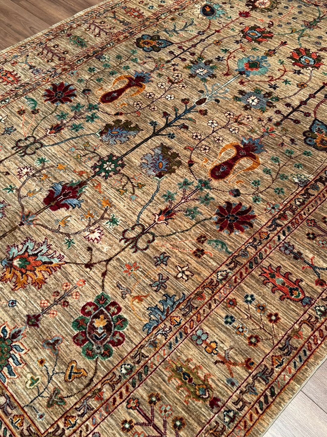 Sultani Çiçekli Orijinal El Dokuması Bej Kök Boya Yün Halı 195x294 5.73 Metrekare - 7x10 ft