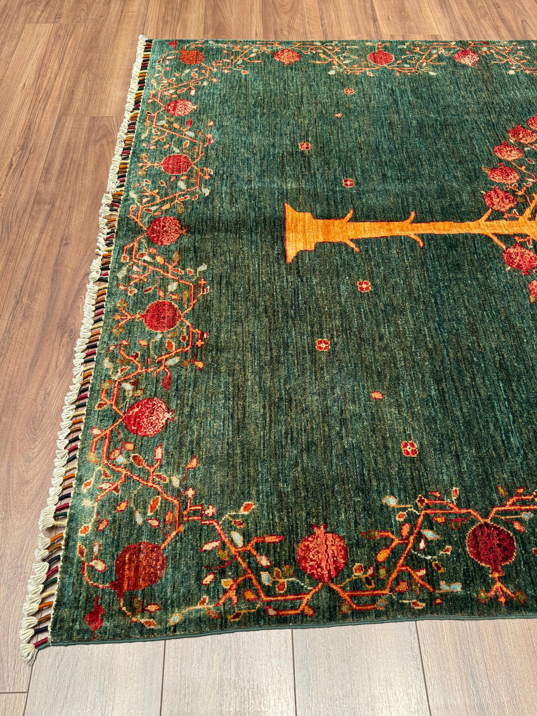 Nar Ağacı Orijinal El Dokuması Yeşil Kök Boya Yün Halı 171x242 4.14 Metrekare - 5x8 ft