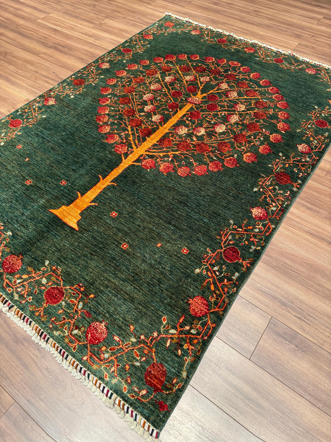 Nar Ağacı Orijinal El Dokuması Yeşil Kök Boya Yün Halı 171x242 4.14 Metrekare - 5x8 ft