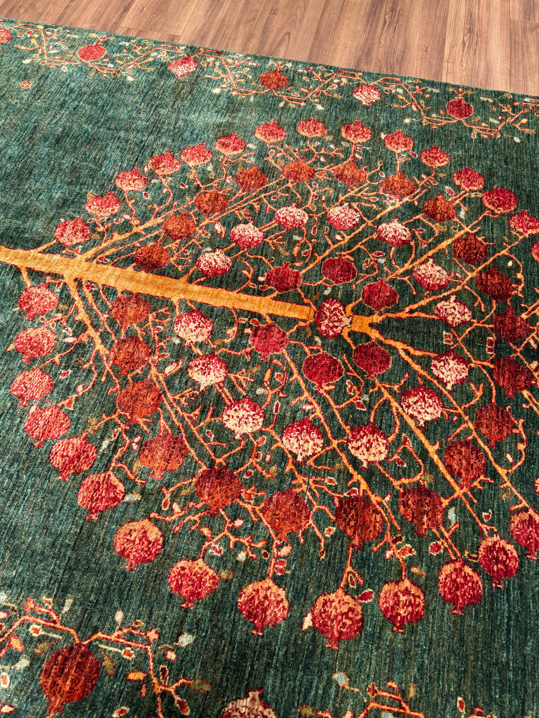 Nar Ağacı Orijinal El Dokuması Yeşil Kök Boya Yün Halı 171x242 4.14 Metrekare - 5x8 ft