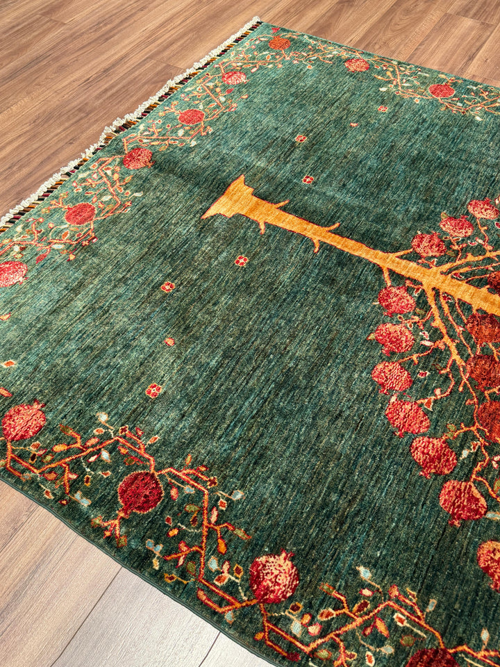 Nar Ağacı Orijinal El Dokuması Yeşil Kök Boya Yün Halı 171x242 4.14 Metrekare - 5x8 ft