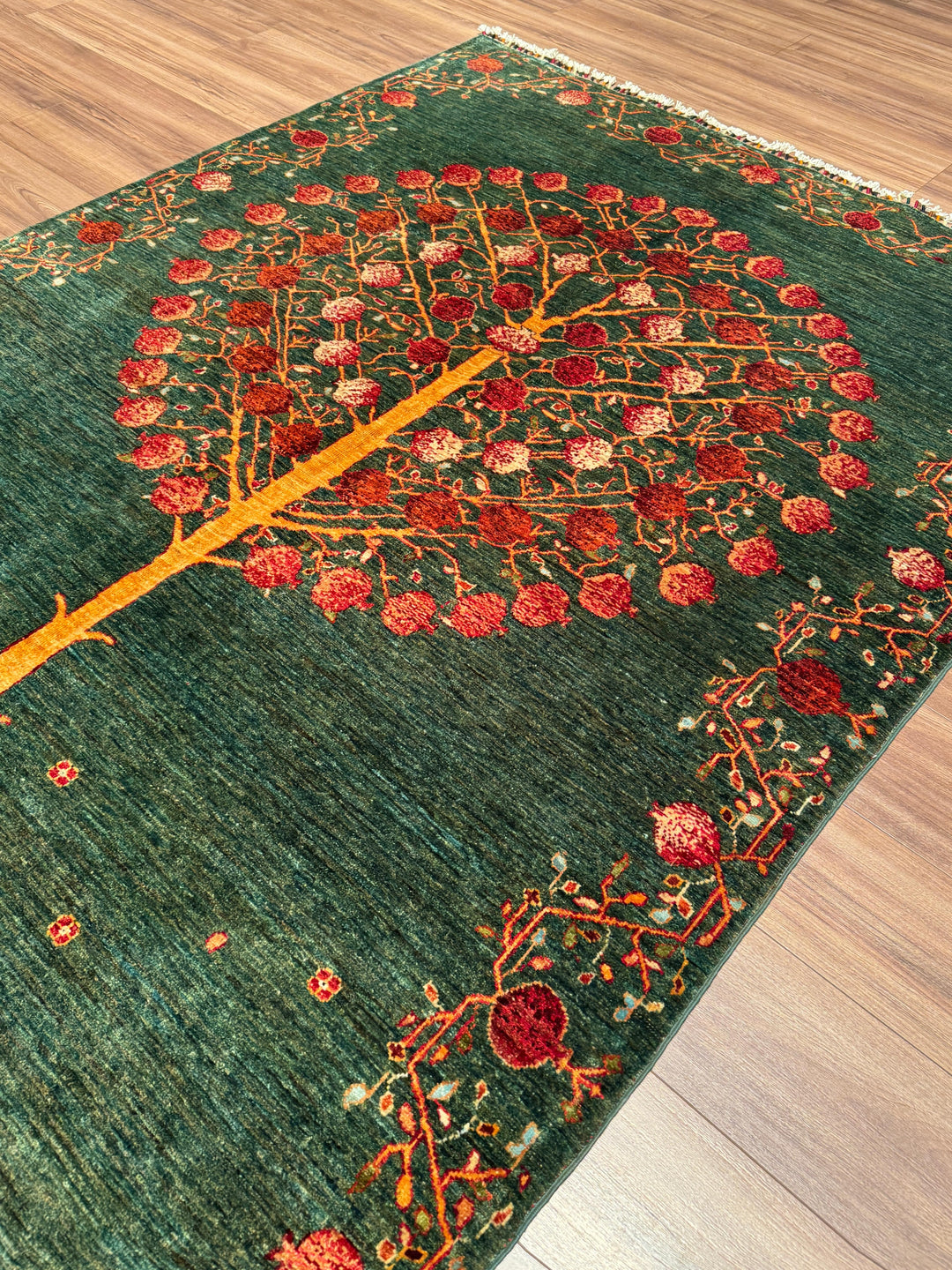Nar Ağacı Orijinal El Dokuması Yeşil Kök Boya Yün Halı 171x242 4.14 Metrekare - 5x8 ft