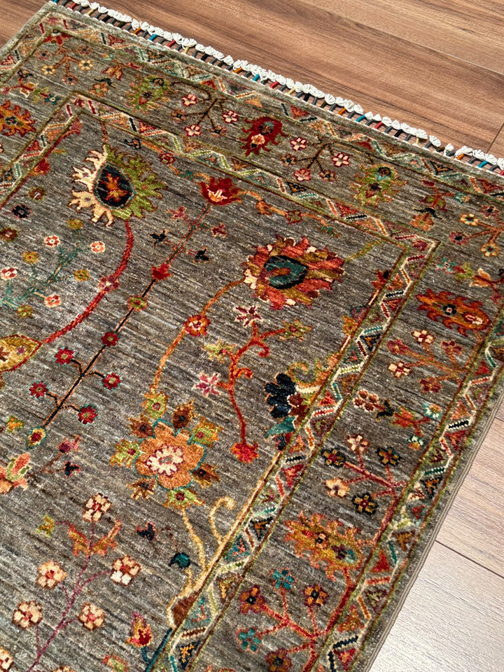 Sultani Çiçekli Orijinal El Dokuması Gri Kök Boya Yün Halı 104x151 1.57 Metrekare - 3x5 ft