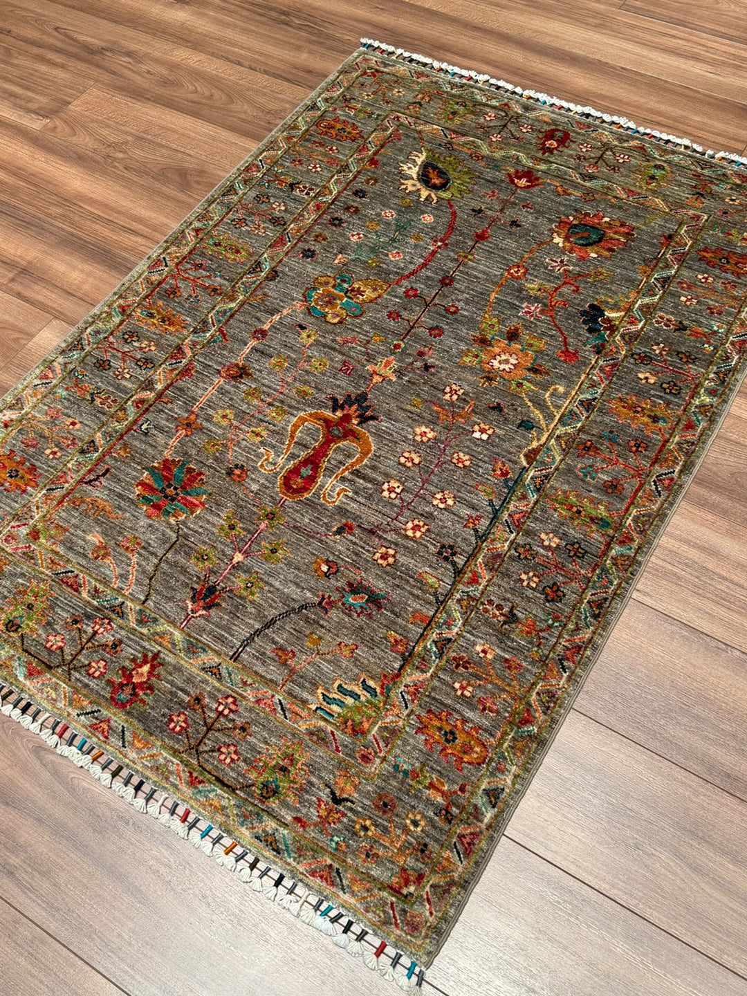 Sultani Çiçekli Orijinal El Dokuması Gri Kök Boya Yün Halı 104x151 1.57 Metrekare - 3x5 ft