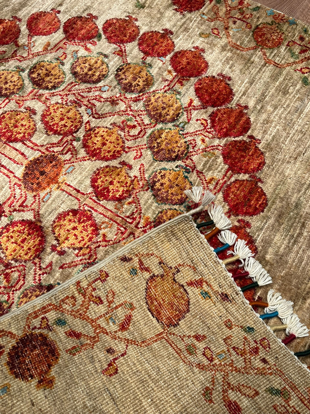 Nar Ağacı Orijinal El Dokuması Bej Kök Boya Yün Halı 104x153 1.59 Metrekare - 3x5 ft