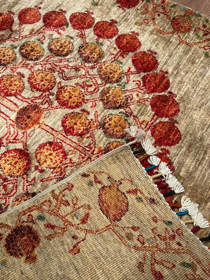 Nar Ağacı Orijinal El Dokuması Bej Kök Boya Yün Halı 104x153 1.59 Metrekare - 3x5 ft