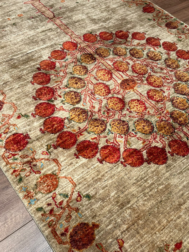 Nar Ağacı Orijinal El Dokuması Bej Kök Boya Yün Halı 104x153 1.59 Metrekare - 3x5 ft