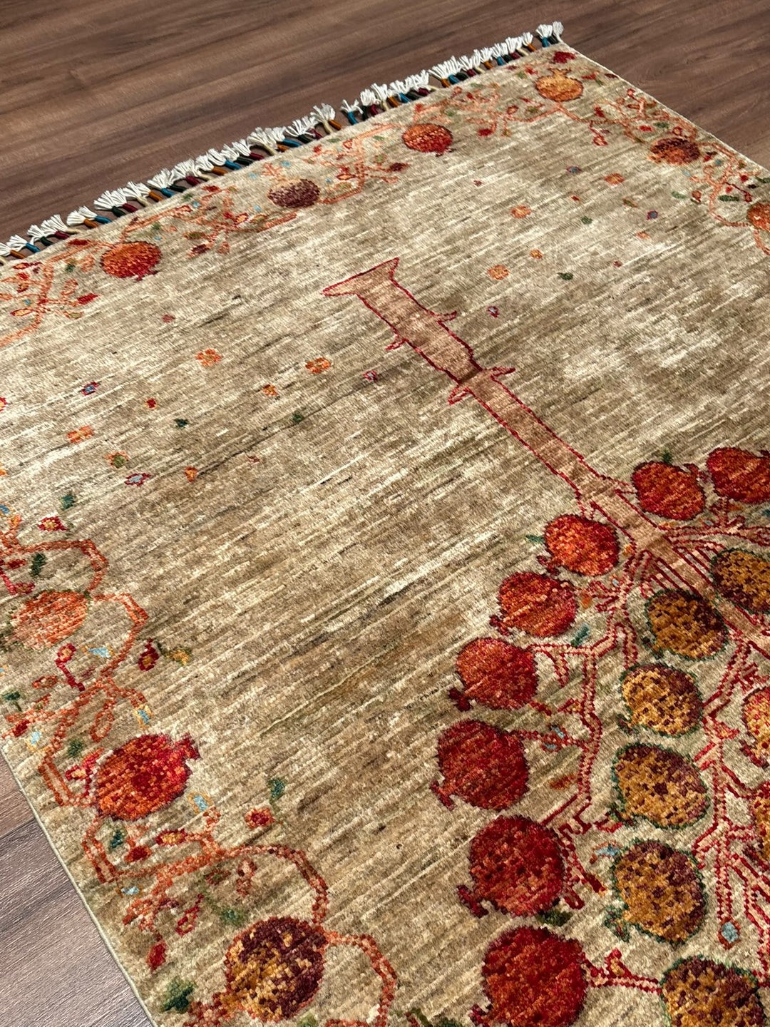 Nar Ağacı Orijinal El Dokuması Bej Kök Boya Yün Halı 104x153 1.59 Metrekare - 3x5 ft