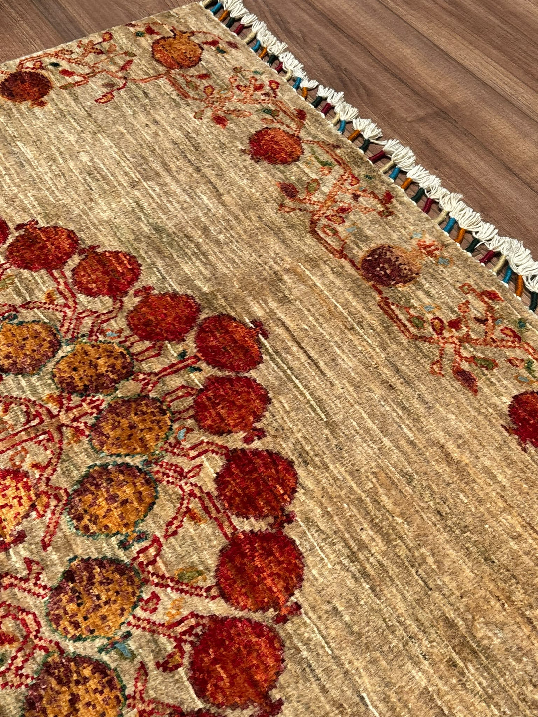 Nar Ağacı Orijinal El Dokuması Bej Kök Boya Yün Halı 104x153 1.59 Metrekare - 3x5 ft