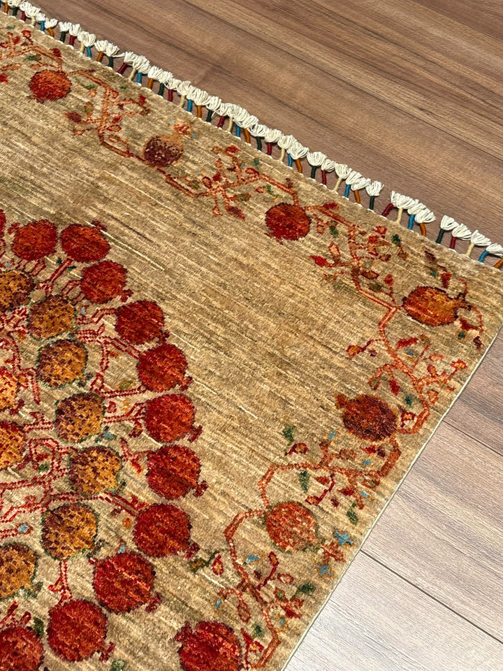 Nar Ağacı Orijinal El Dokuması Bej Kök Boya Yün Halı 104x153 1.59 Metrekare - 3x5 ft