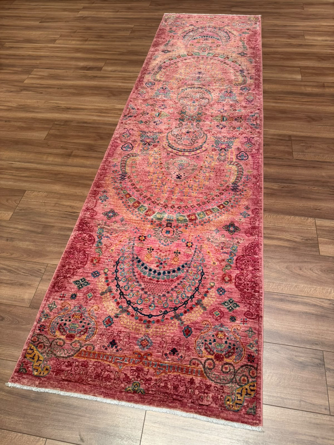 Güllüce Orijinal El Dokuması Yolluk Pembe Kök Boya Yün Halı 0.83x301 2.50 Metrekare - 3x10 ft