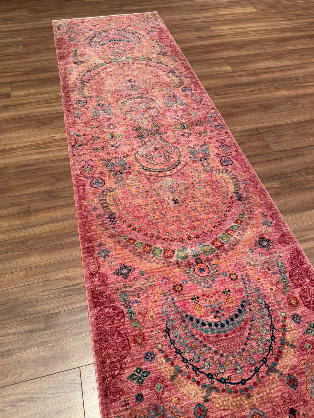 Güllüce Orijinal El Dokuması Yolluk Pembe Kök Boya Yün Halı 0.83x301 2.50 Metrekare - 3x10 ft