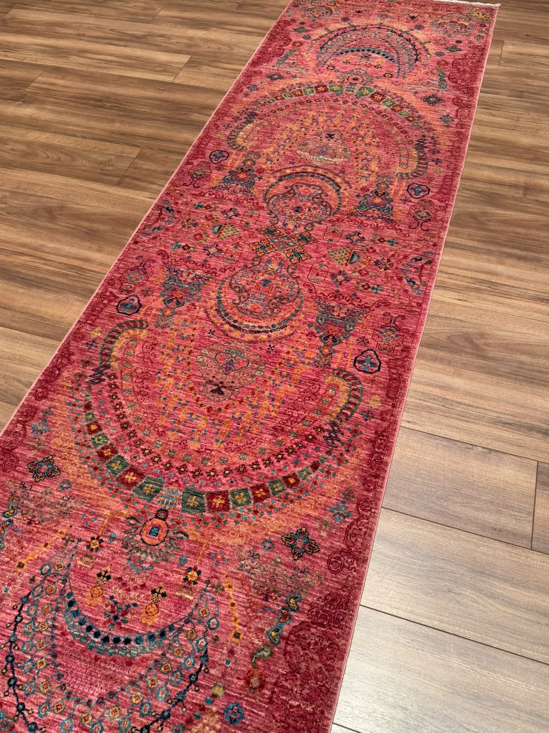 Güllüce Orijinal El Dokuması Yolluk Pembe Kök Boya Yün Halı 0.83x301 2.50 Metrekare - 3x10 ft